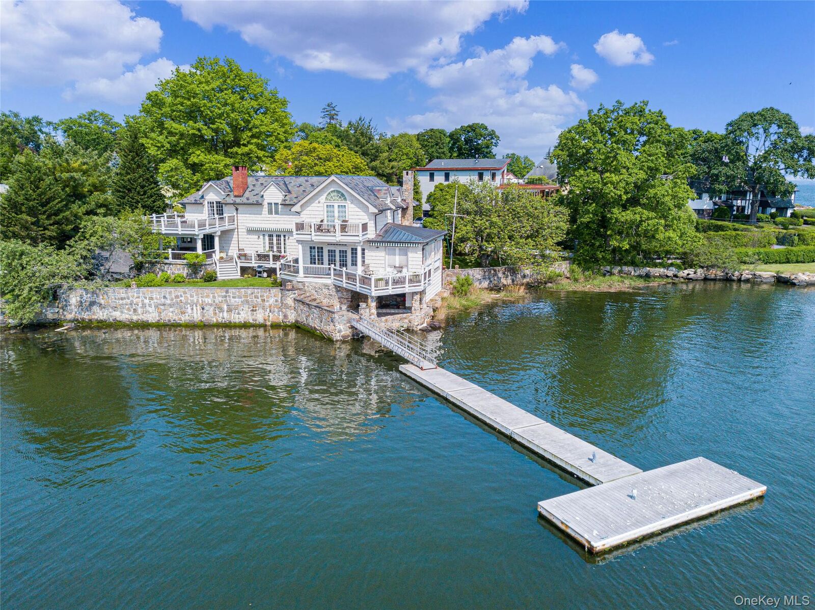 Property Photo:  522 The Parkway  NY 10543 