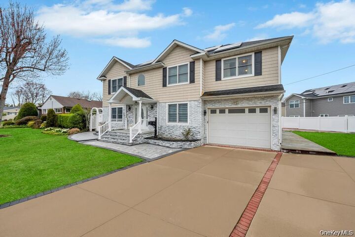 Property Photo:  6 Garden Circle  NY 11791 