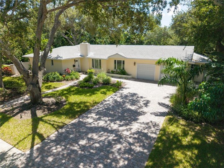 Property Photo:  1722 North Drive  FL 34239 