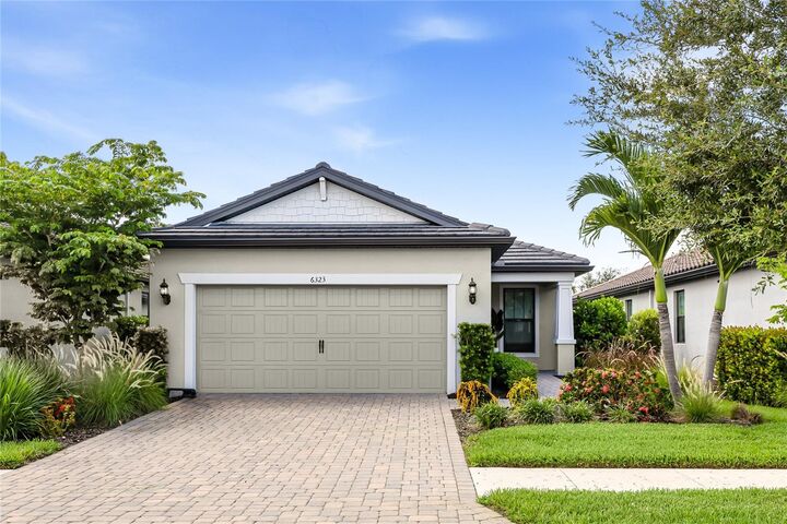 Property Photo:  6323 Crested Eagle Lane  FL 34275 