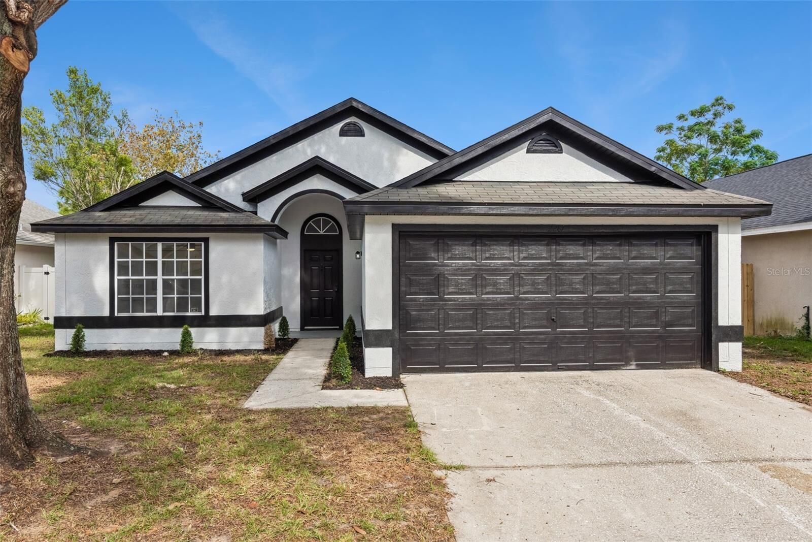 Property Photo: 2287 Pebblewood Drive FL 32703