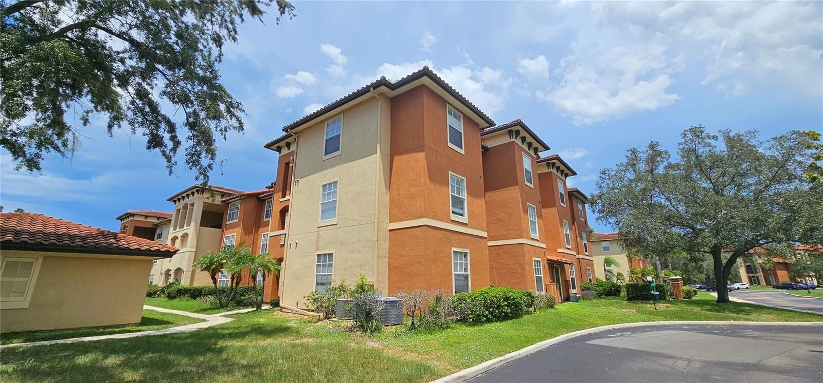 Property Photo: 5578 Metrowest Boulevard 1-310 FL 32811