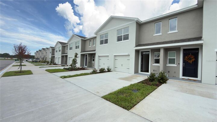 Property Photo: 31211 Midnight Sun Way FL 33545