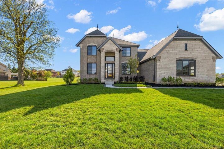 Property Photo: 42528 Saddle Lane MI 48314