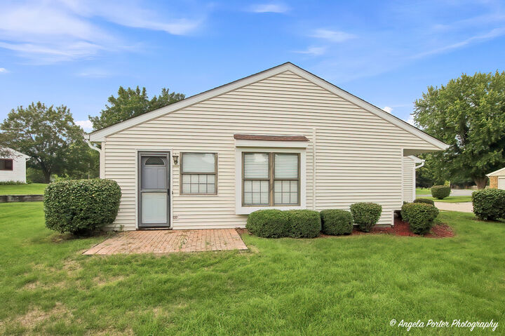 Property Photo:  7104 Nassau Court  IL 60020 