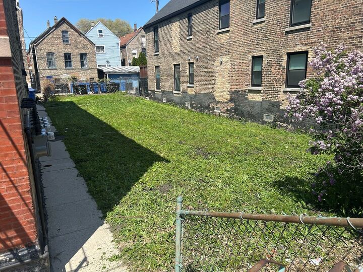 Property Photo: 924 W 32nd Place IL 60608
