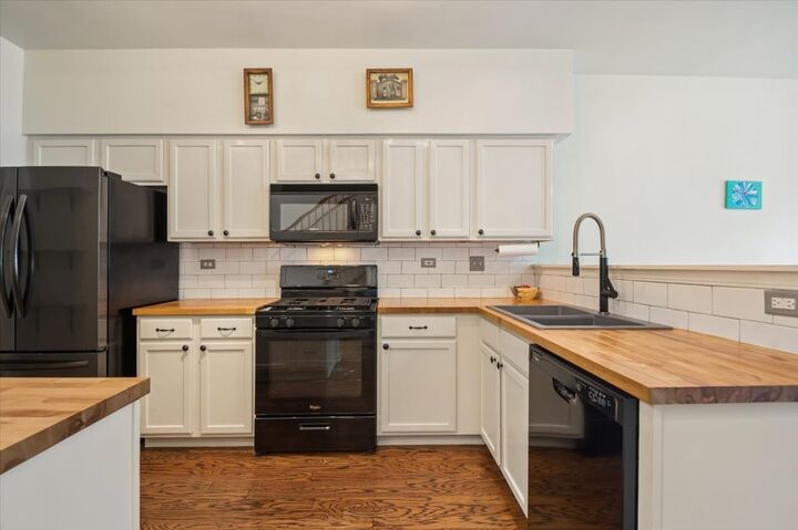Property Photo:  1041 Park Hill Circle 1041  IL 60502 