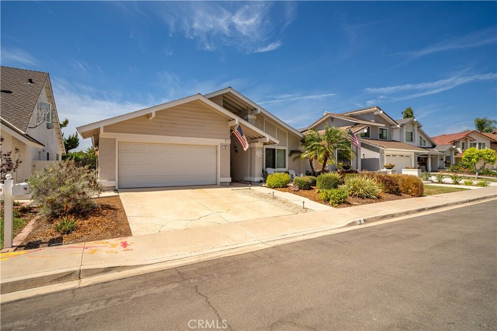 Property Photo:  9 Tory  CA 92620 