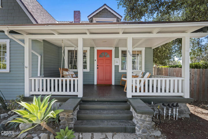 Property Photo:  956 E Villa Street  CA 91106 
