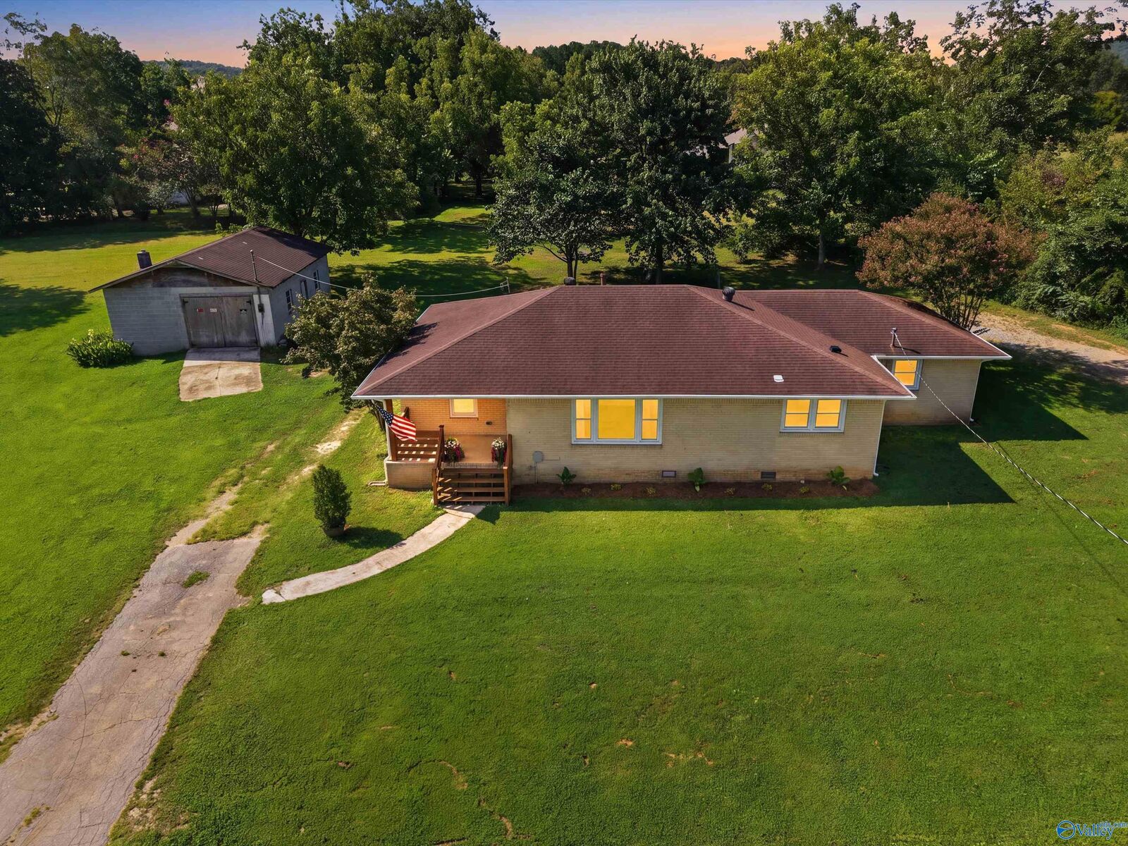 Property Photo: 430 Johnson Avenue AL 35760