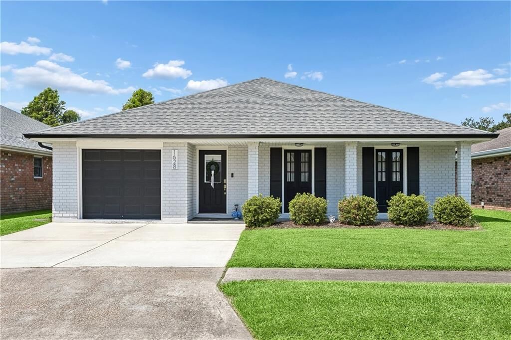 Property Photo:  1628 Field Avenue  LA 70001 
