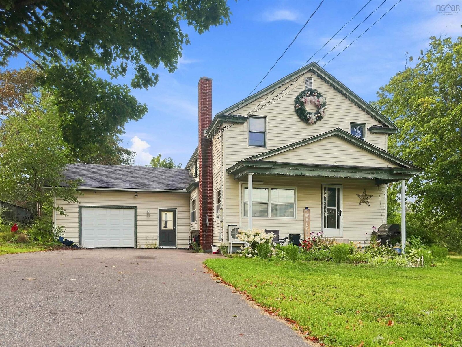 Property Photo: 61 Jenks Avenue NS B0M 1S0