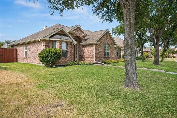 Property Photo: 1537 Bosque Drive TX 75010