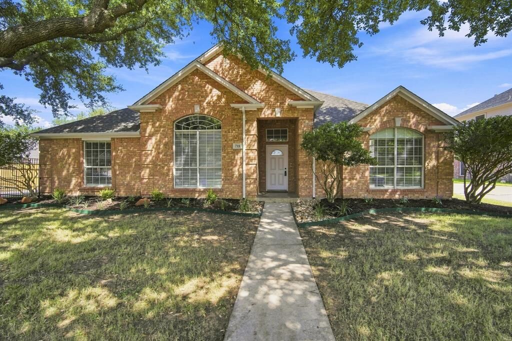 Property Photo:  711 Coal Creek Drive  TX 76063 