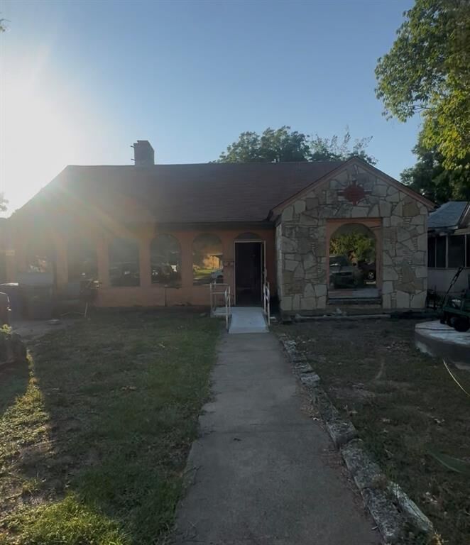 Property Photo:  2403 Langdon Avenue  TX 75235 