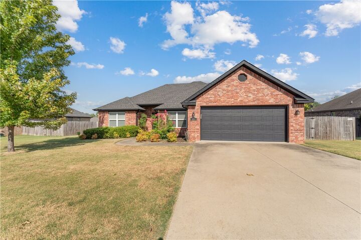 Property Photo:  1854 S Sinclair Avenue  AR 72701 