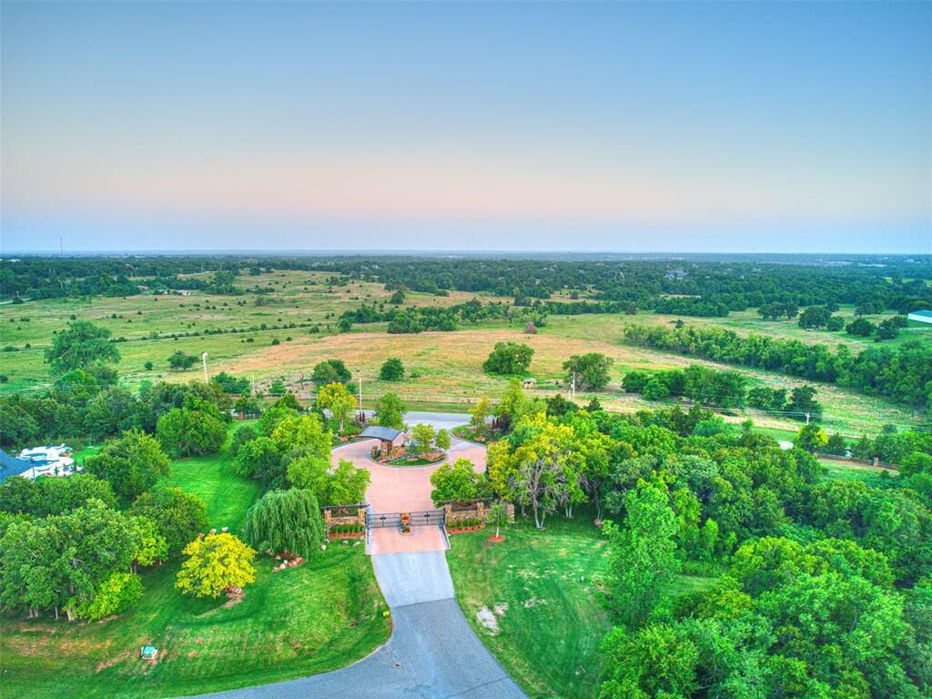 Property Photo: 6824 Ashton Hill Circle OK 73034