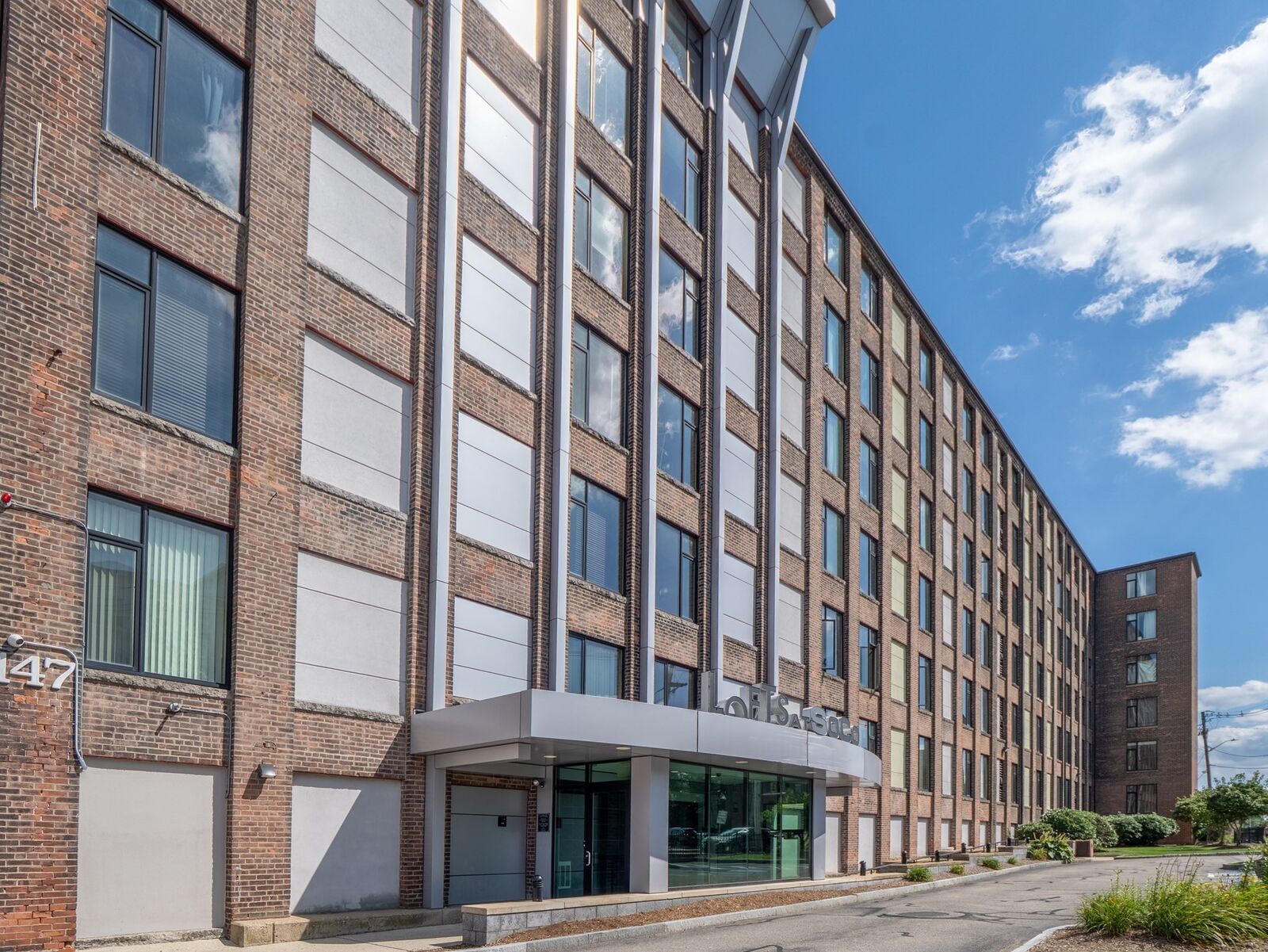 Property Photo: 147 Centre St 105 MA 02301