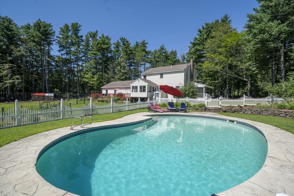 Property Photo:  108 Range Road  NH 03261 