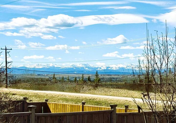 Property Photo:  13 Tuscany Ridge Mews NW  AB T3L 3B7 