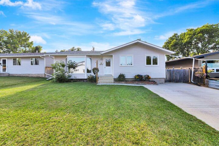 Property Photo: 3208 54 Avenue AB T9V 1H2