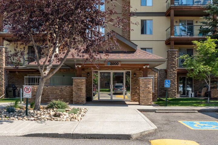 Property Photo:  92 Crystal Shores Road 2113  AB T1S 2M4 