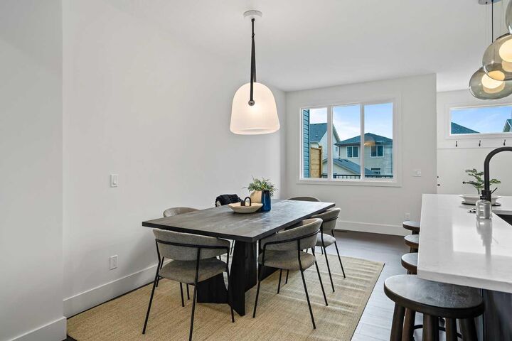 Property Photo: 21 Silverton Glen Bay SW AB T2X 6T6