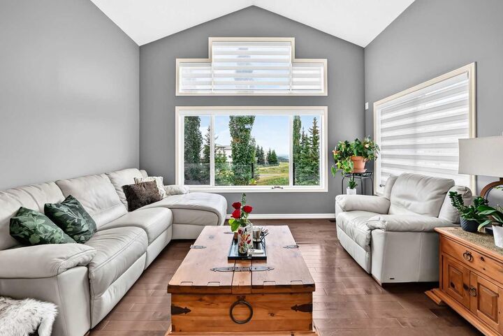 Property Photo: 1 Glenvista Place AB T4C 2K2
