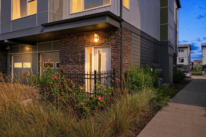 Property Photo:  52 Saddlestone Drive NE  AB T3J 0W4 