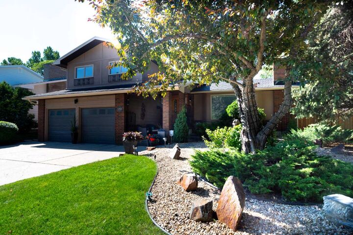 Property Photo: 152 Mapleburn Drive SE AB T2J 1Y6