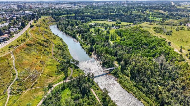 Property Photo: 3704 15A Street SW 101 AB T2T 4C3