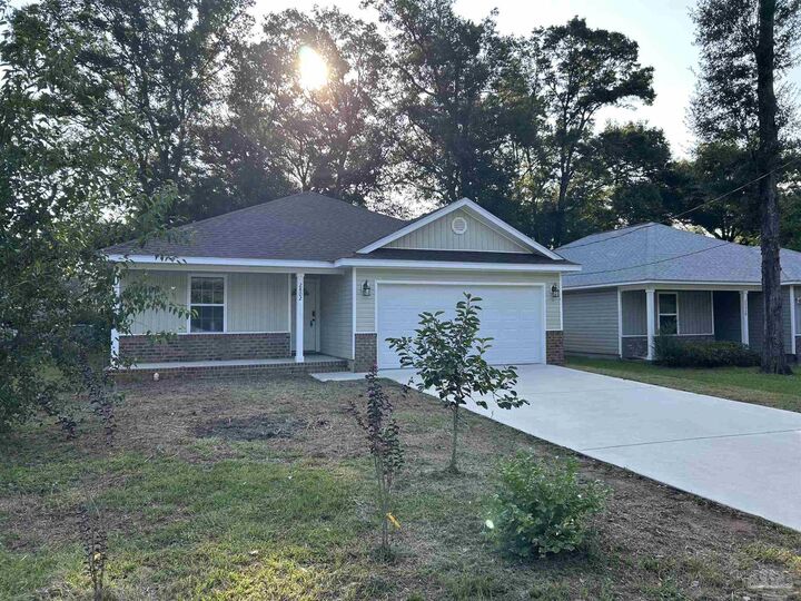 Property Photo: 2802 Donley St FL 32526