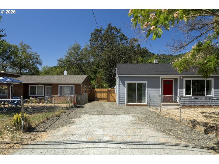 Property Photo:  912 S Main St  OR 97457 
