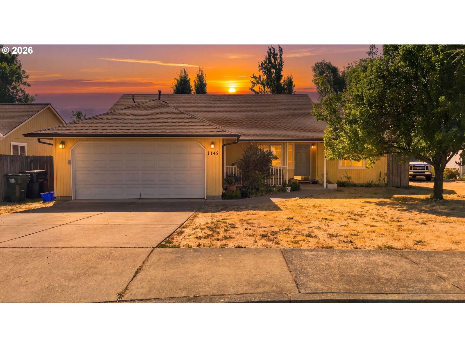 Property Photo: 1145 Ash Grove Loop OR 97426