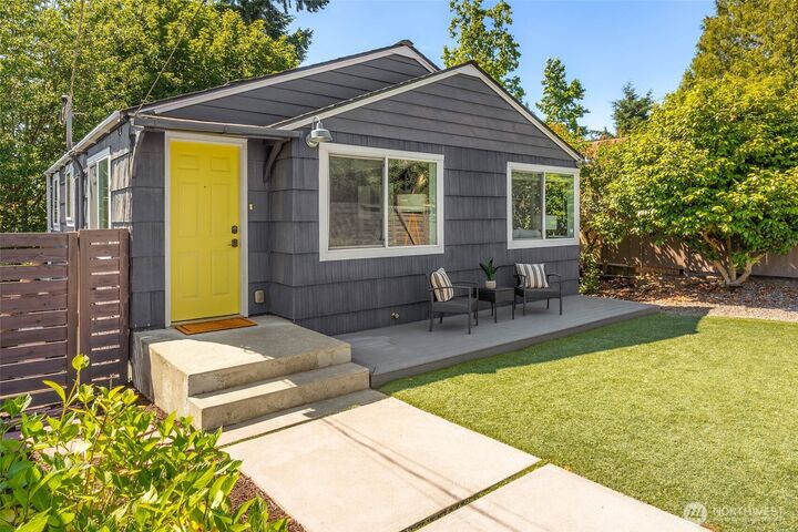 Property Photo:  10025  Ashworth Avenue N  WA 98133 