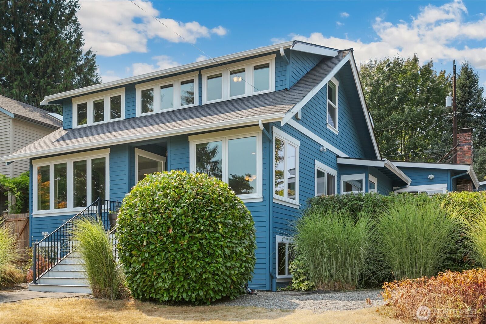 Property Photo: 3421 10th Avenue W WA 98119