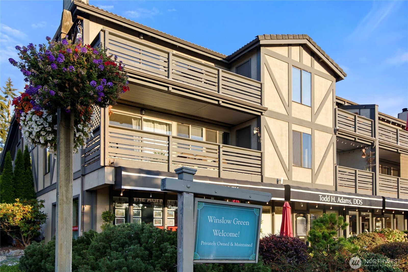 Property Photo: 185 Madison Avenue N WA 98110