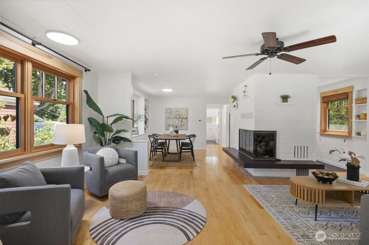 Property Photo:  2916  Walnut Avenue SW  WA 98116 
