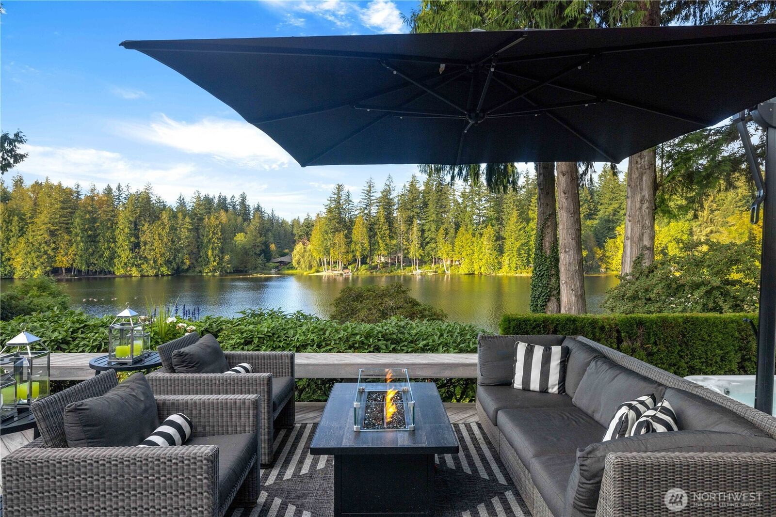 Property Photo: 2061 E Beaver Lake Drive SE WA 98075