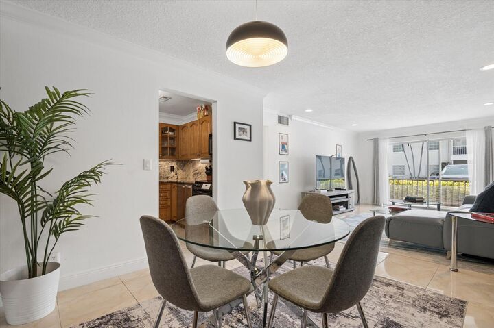 Property Photo:  6287 Bay Club Drive 2  FL 33308 