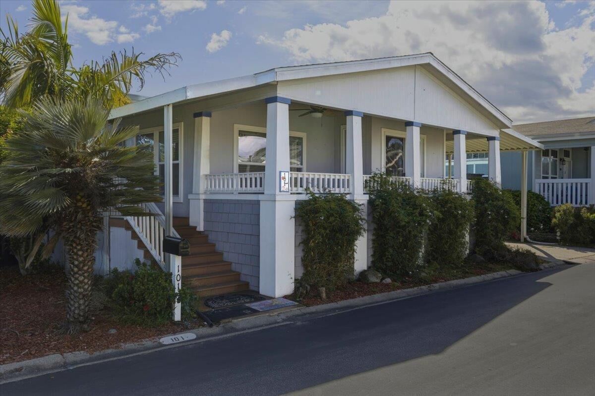 Property Photo: 2435 Felt Street 101 CA 95062