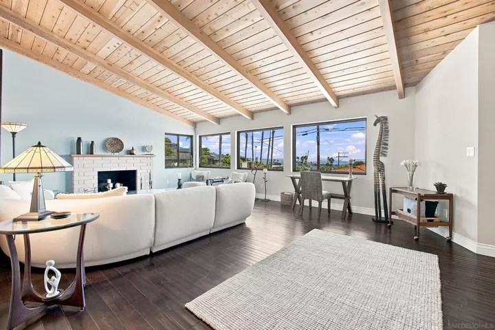 Property Photo:  1044 Avenida Amantea  CA 92037 