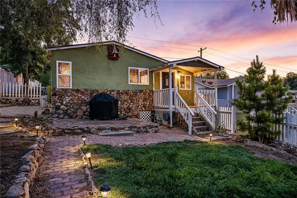 Property Photo:  33205 Zellar  CA 92530 