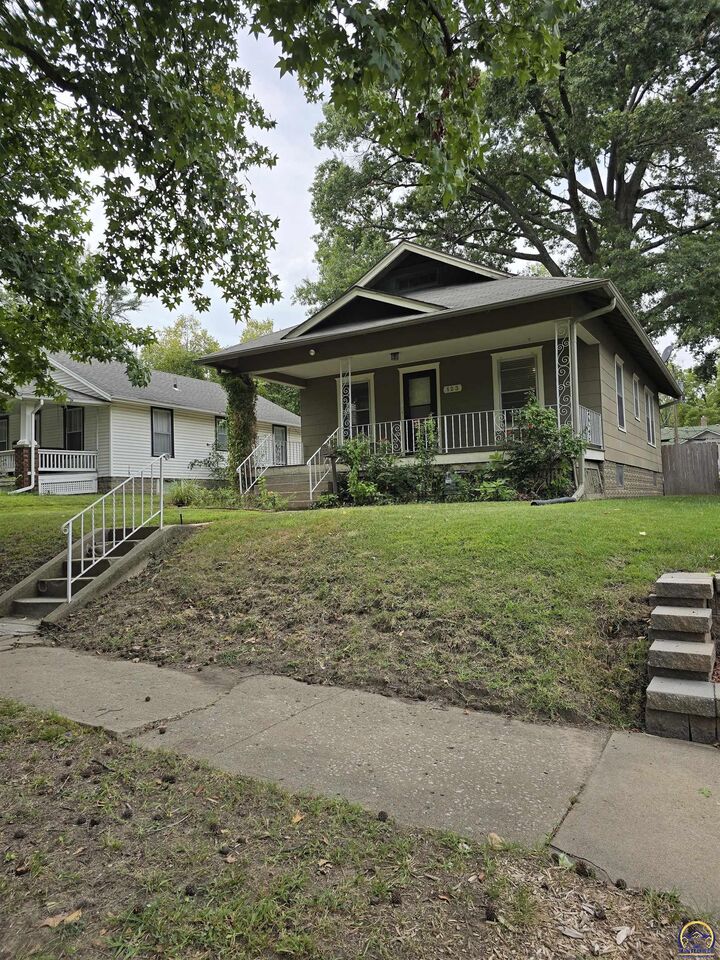 Property Photo:  123 SW Kendall Ave  KS 66606 