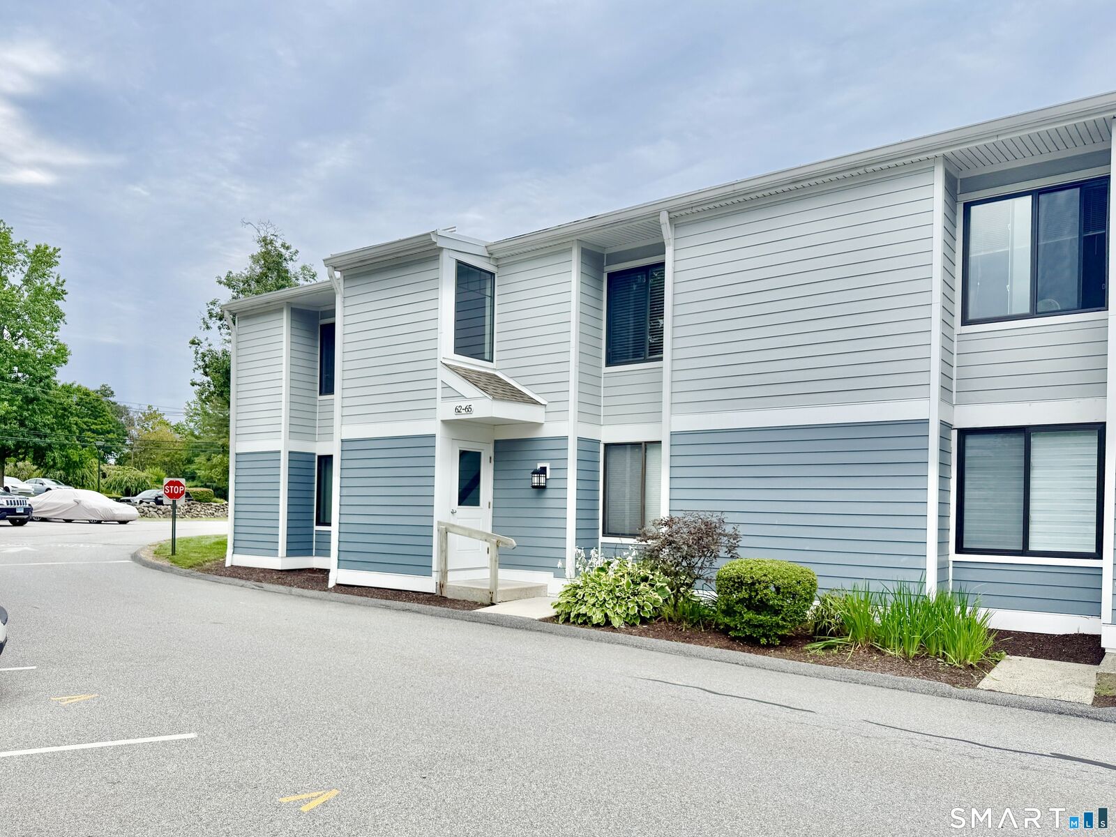 Property Photo:  64 Olcott Way 64  CT 06877 