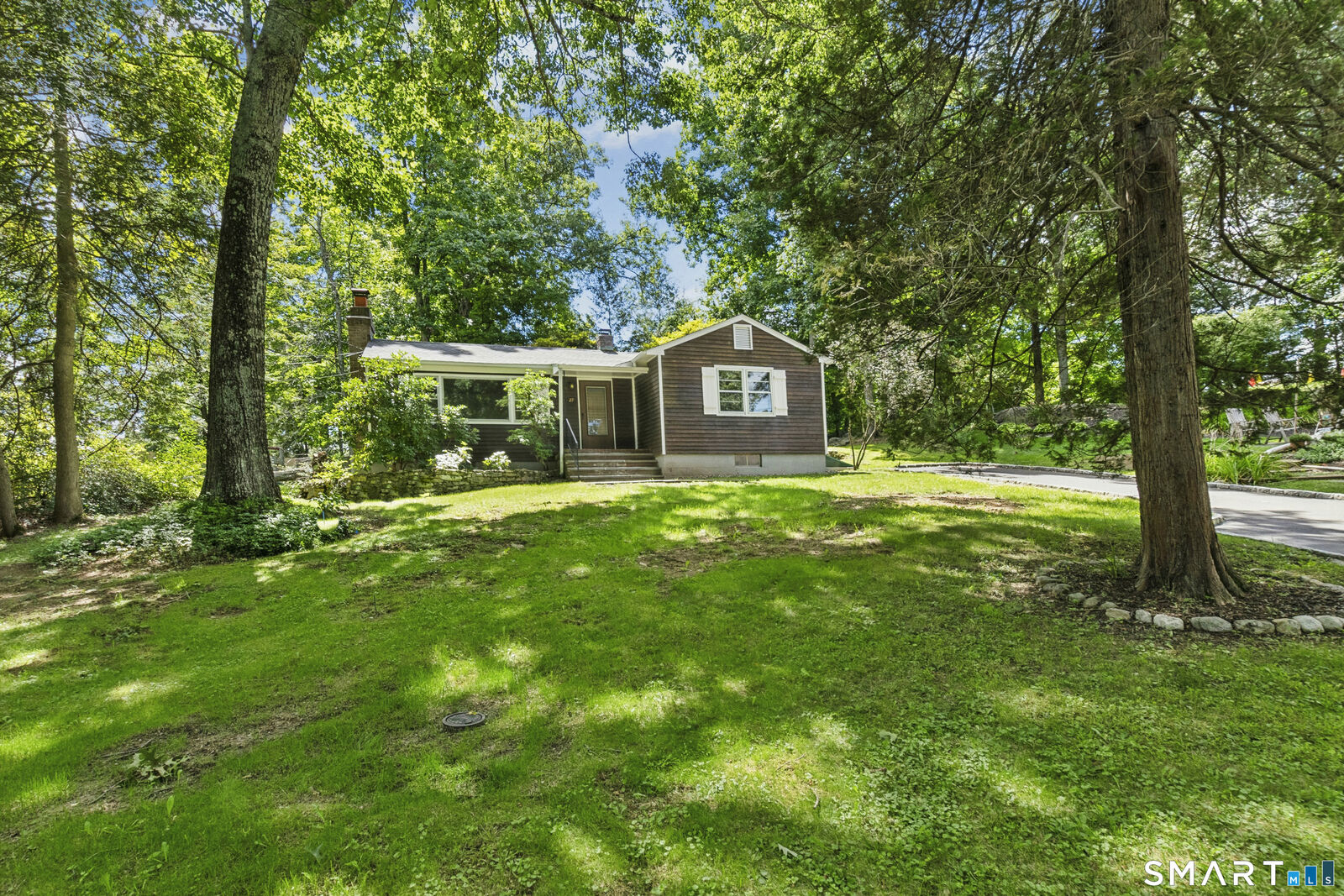 Property Photo:  27 Woodland Way  CT 06877 