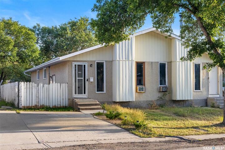 139 Thomson Avenue — photo 1