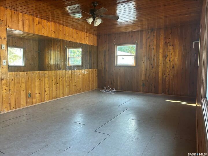 Property Photo:  738 Isabelle Street  SK S4A 1P9 