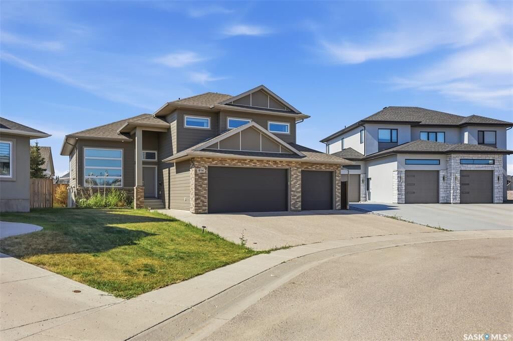 Property Photo:  814 Werschner Court  SK S7V 0G7 