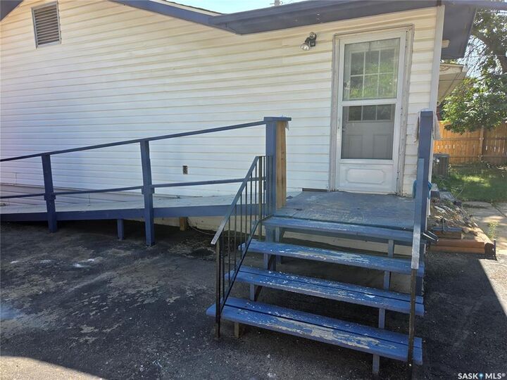 Property Photo:  365 3rd Ave Crescent  SK S0M 0E0 